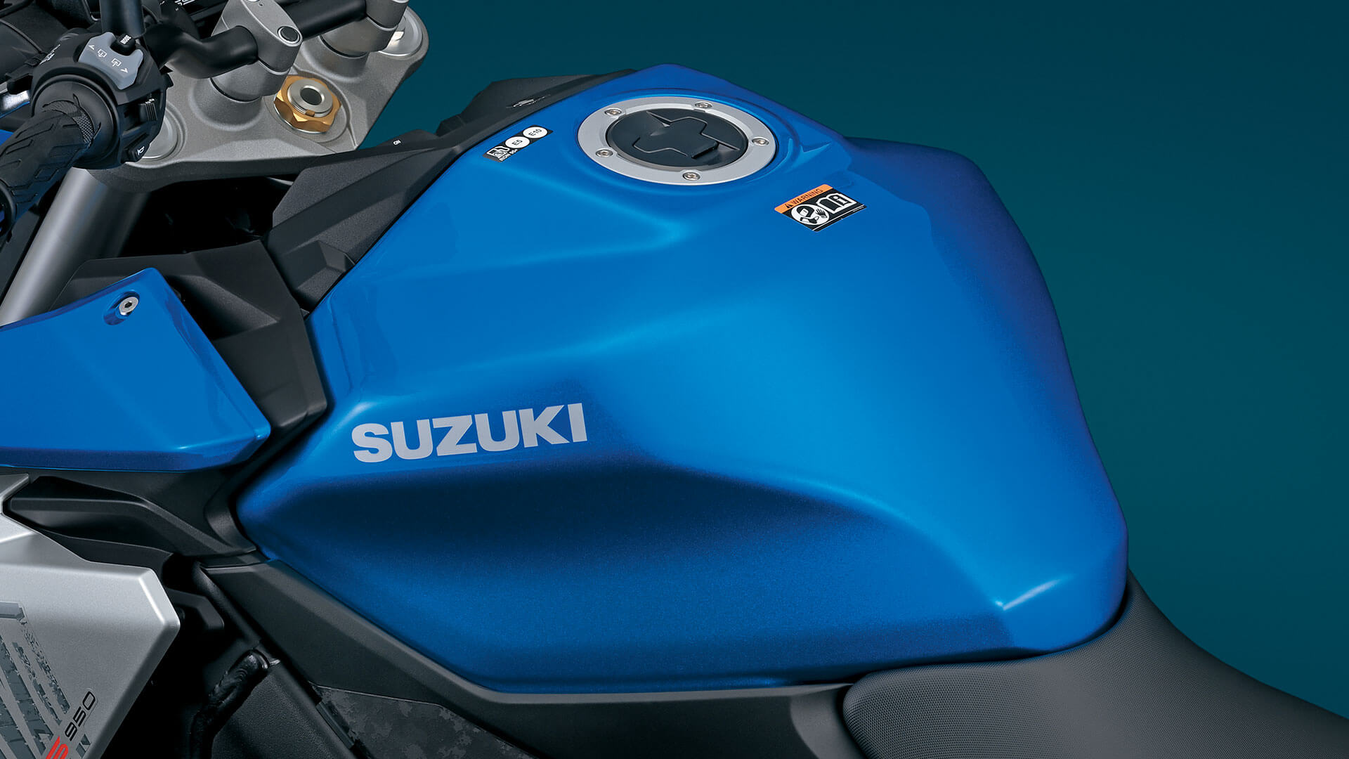Suzuki GSX S950 tank 11