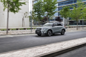 SUZUKI-PONOSAN NA SVOJA 4 CILINDRA